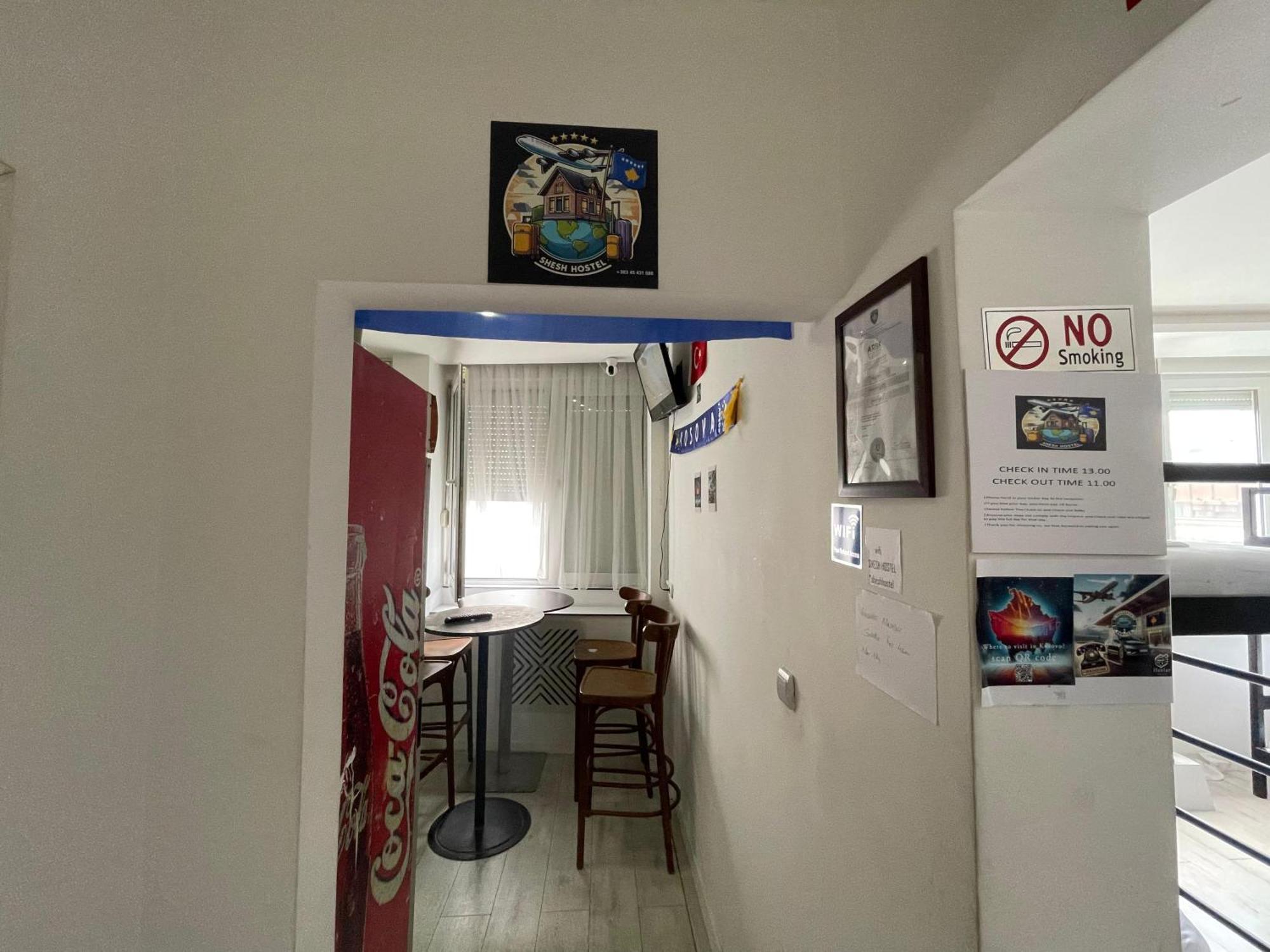 Shesh Hostel Приштина Екстер'єр фото