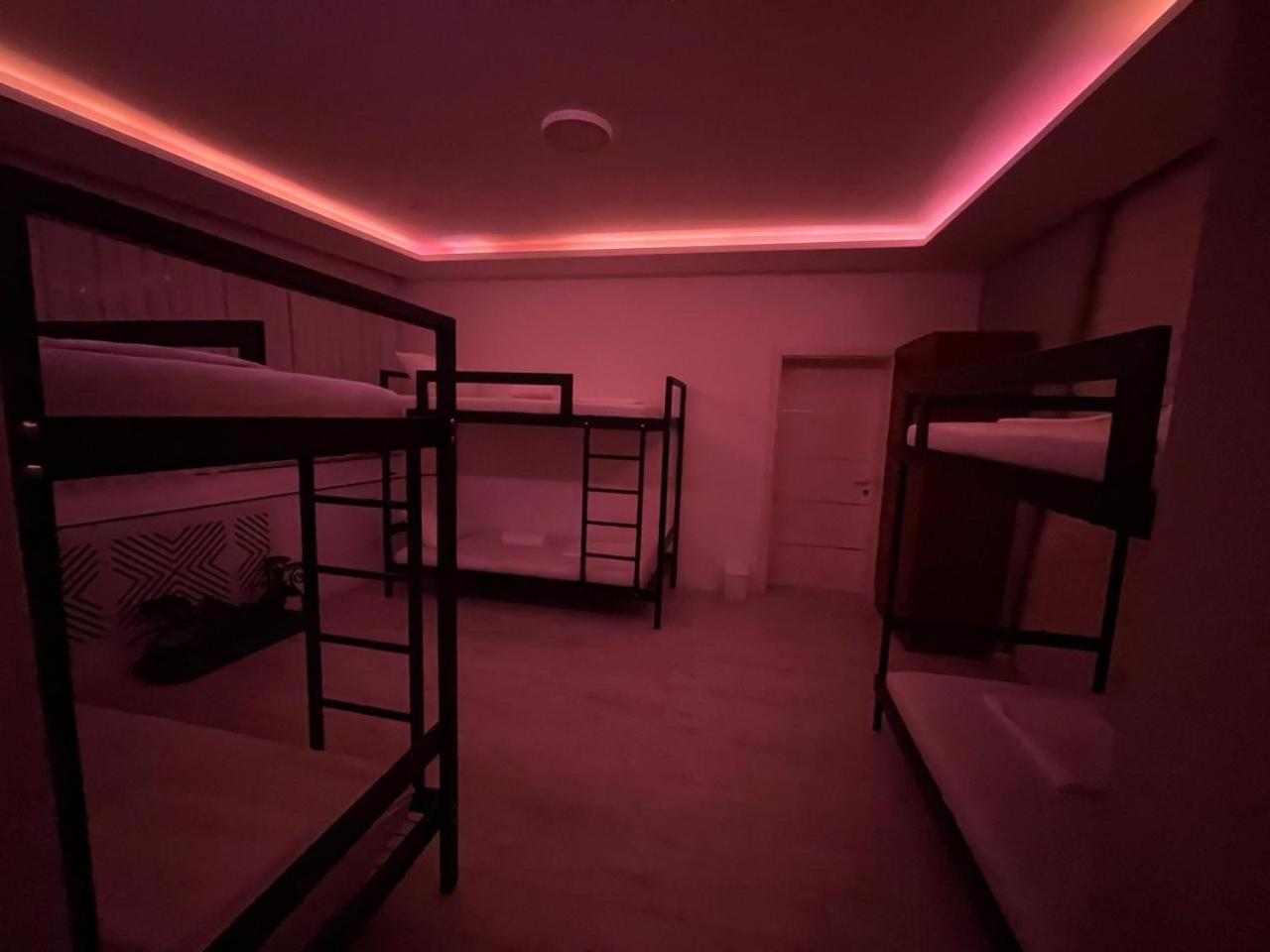 Shesh Hostel Приштина Екстер'єр фото