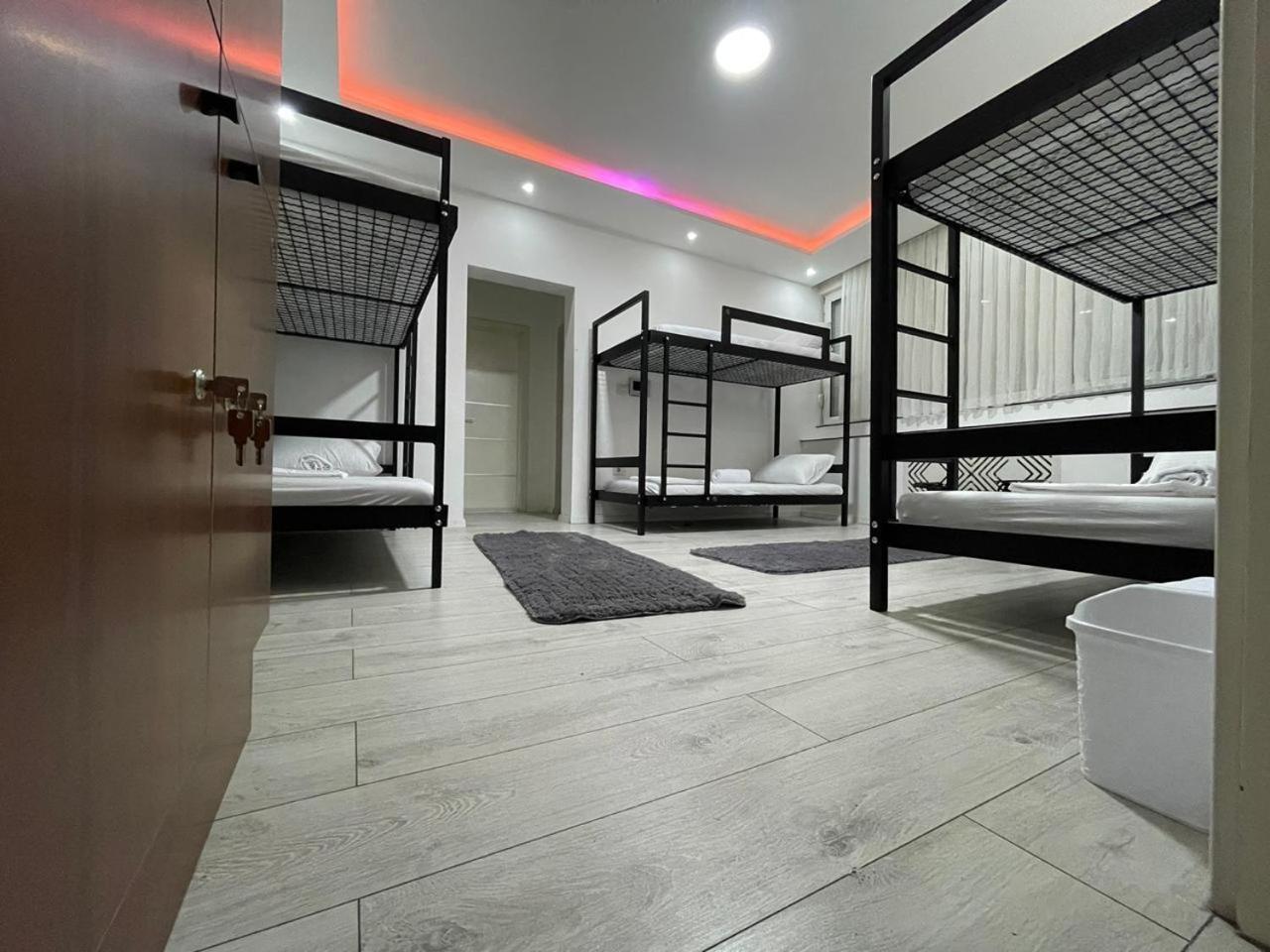 Shesh Hostel Приштина Екстер'єр фото