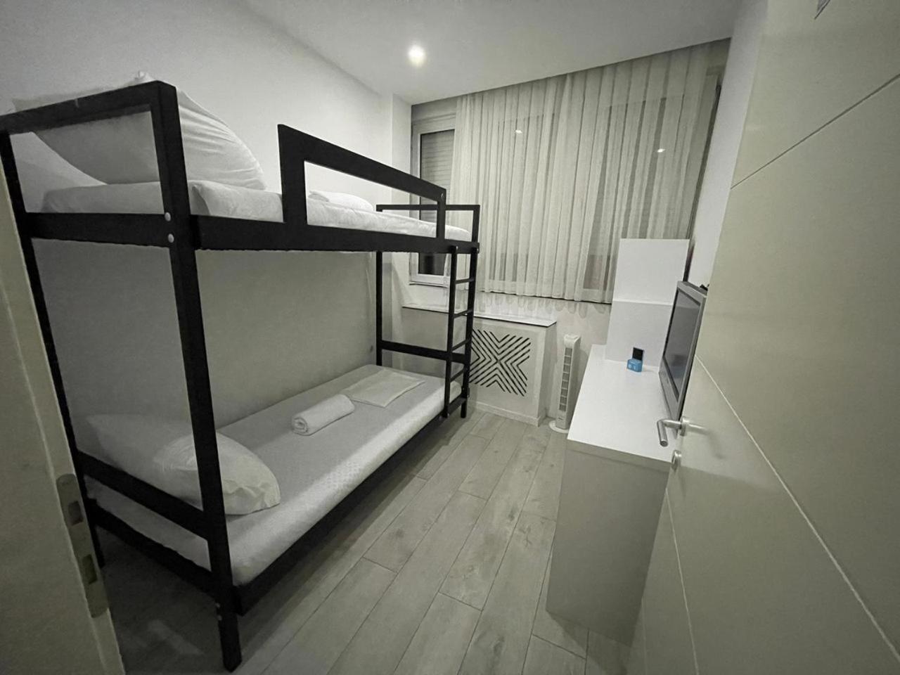 Shesh Hostel Приштина Екстер'єр фото